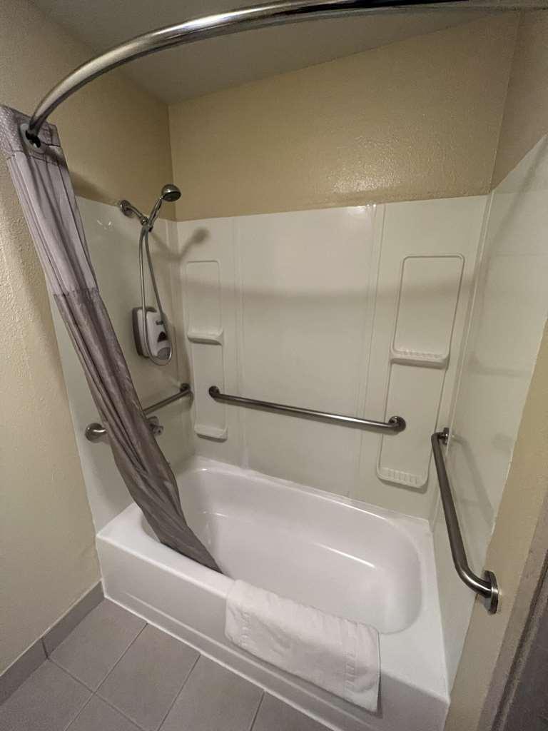 Surestay Hotel By Best Western Уелс Екстериор снимка