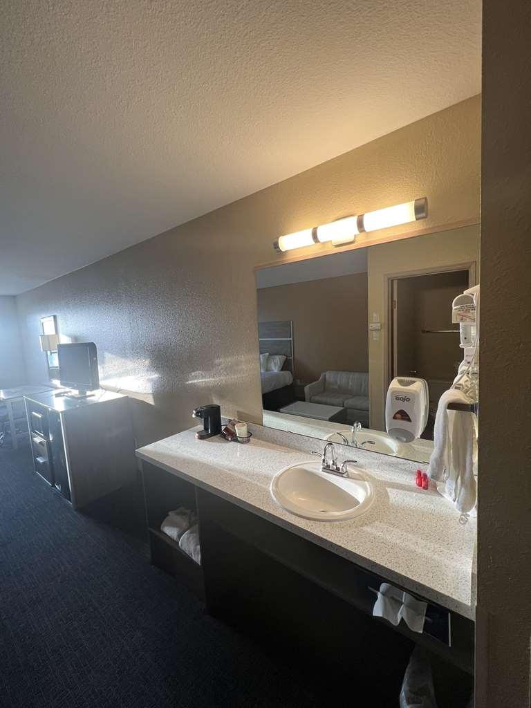 Surestay Hotel By Best Western Уелс Екстериор снимка